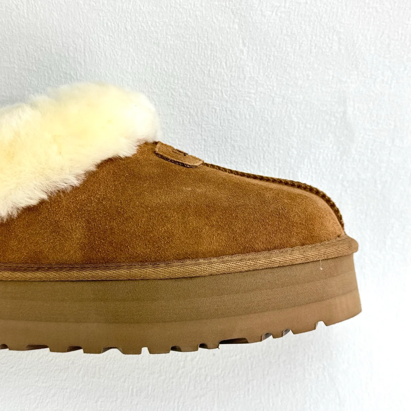 Self-pickup💰440 UGG Tatzite three-centimeter thick sole, glutinous, slip-on, easy to put on and take off, model 4810, slip-on casual fur shoes, short boots, color: maroon, reindeer, antelope brown, black, gray 𝚜𝚒𝚣𝚎: 𝟯𝟱-𝟰𝟬